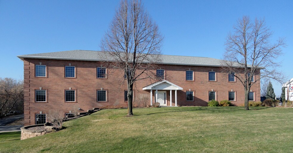 More Photos Of 677 Baeten Rd, Green Bay Office For Lease