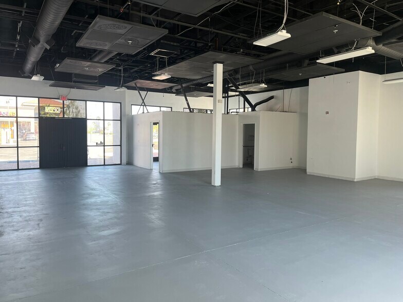 More Photos Of 4255 S Durango Dr, Las Vegas Freestanding For Lease