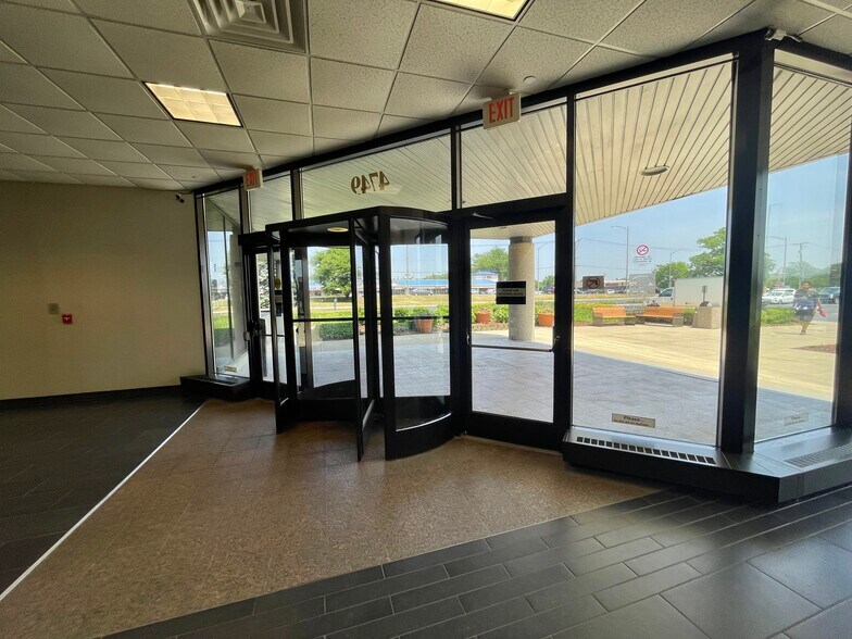 More Photos Of 4749 Lincoln Mall Dr, Matteson Office For Lease