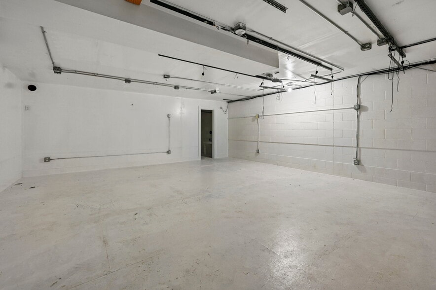 More Photos Of 319 N Bonfoy Ave, Colorado Springs Warehouse For Sale