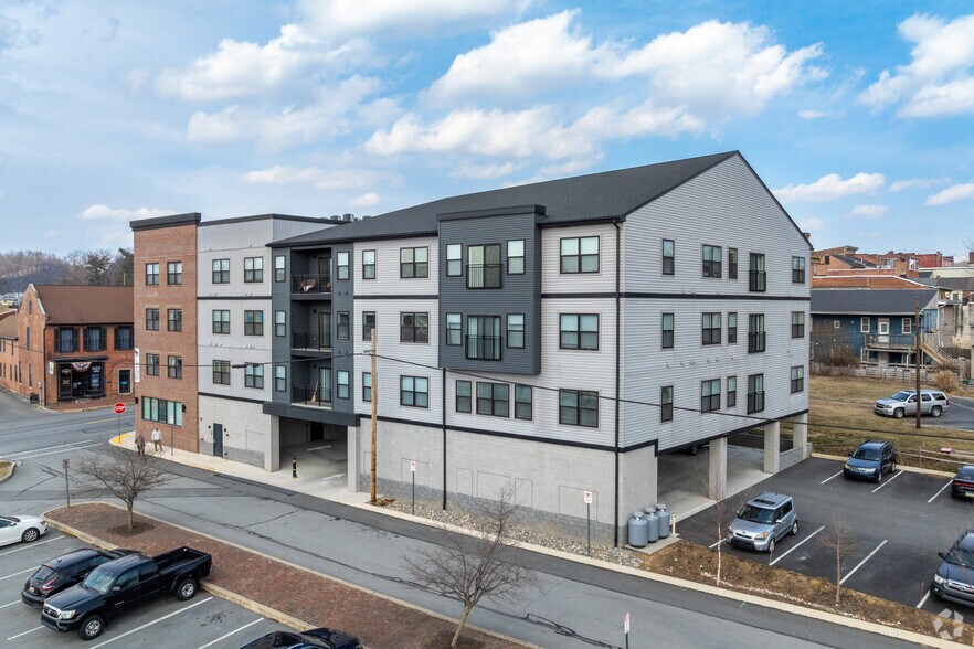 More Photos Of 132 Locust St, Columbia Apartments For Lease