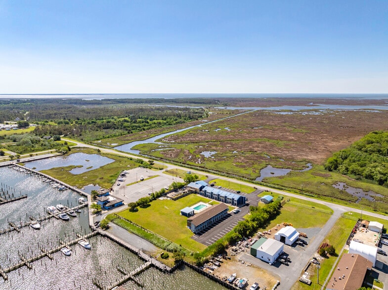 More Photos Of 700 Norris Harbor Dr, Crisfield Hotel For Sale