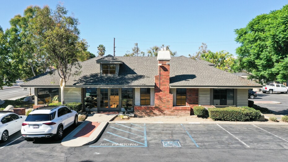 More Photos Of 1810 E 17th St, Santa Ana Medical For Lease