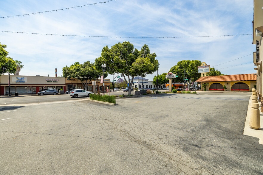 More Photos Of 9403 Las Tunas Dr, Temple City Freestanding For Sale