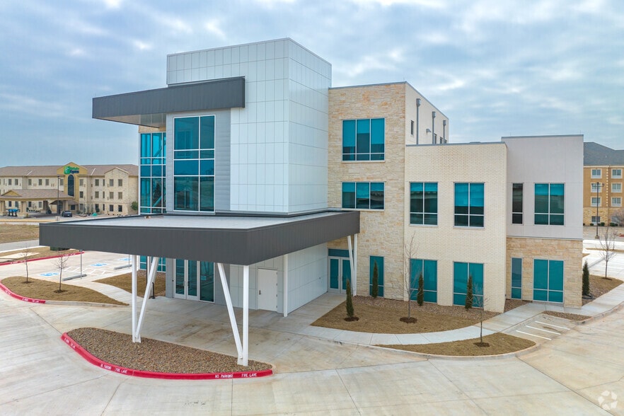 More Photos Of 13601 W Memorial Park Dr, Oklahoma City Medical For Lease