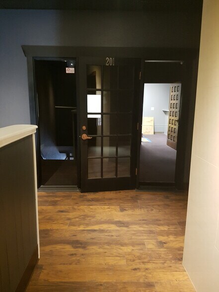 More Photos Of 6670 S Lewis Ave, Tulsa Office For Sale