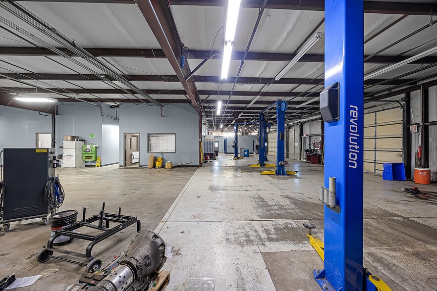 More Photos Of 3301 Eastend Ave, Humboldt Auto Dealership For Sale