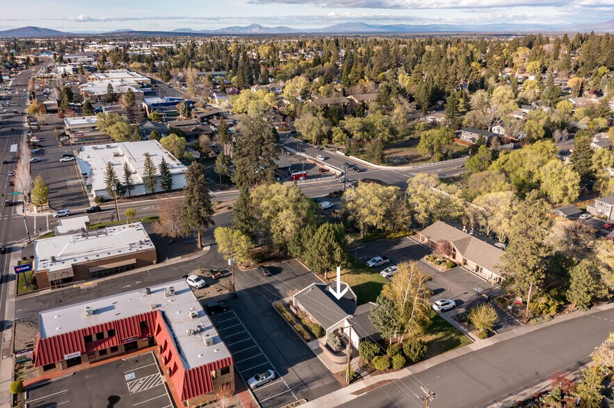 More Photos Of 336 NE Norton Ave, Bend Office For Sale