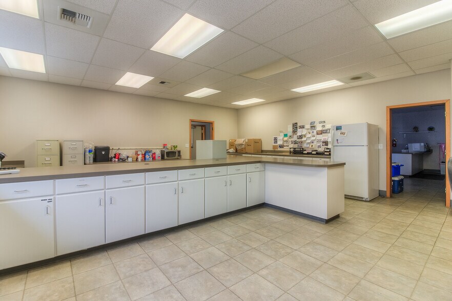 More Photos Of 445 Barnard Blvd, Sunnyside Office For Sale