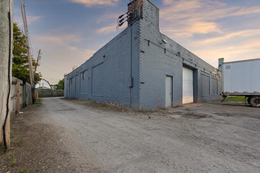 More Photos Of 223 Fearing Blvd, Toledo Freestanding For Lease