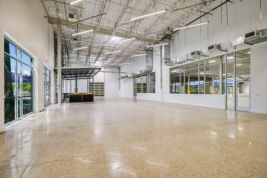 More Photos Of 10420 Metric Blvd, Austin Warehouse For Lease