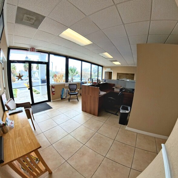 More Photos Of 126 N Us-27/441, Lady Lake Office For Lease