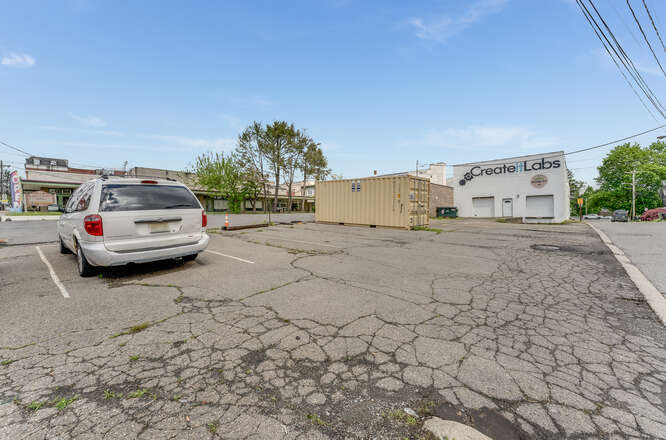 More Photos Of 37 E Washington Ave, Washington Warehouse For Lease