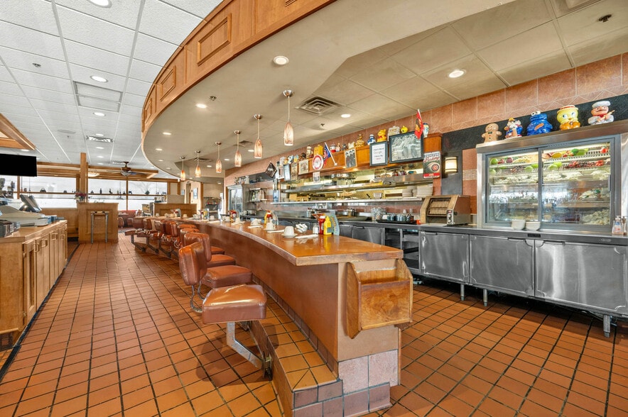 More Photos Of 980 W Lake St, Addison Restaurant For Sale