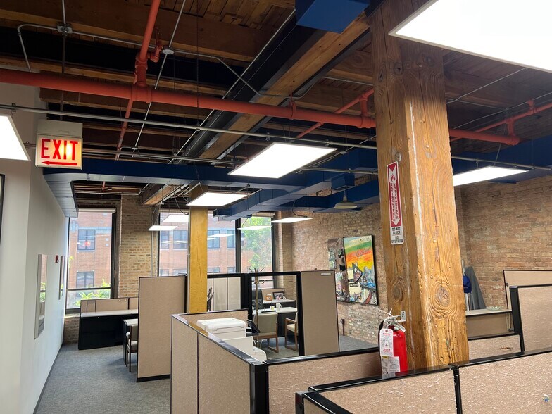 More Photos Of 1100-1114 W Monroe St, Chicago Showroom For Lease