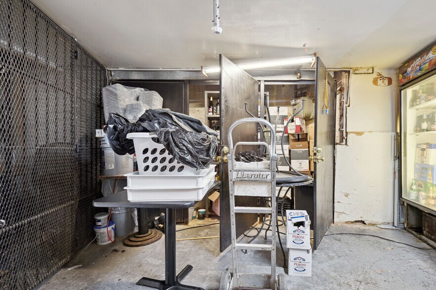 More Photos Of 3209 Mt Pleasant St NW, Washington Restaurant For Sale