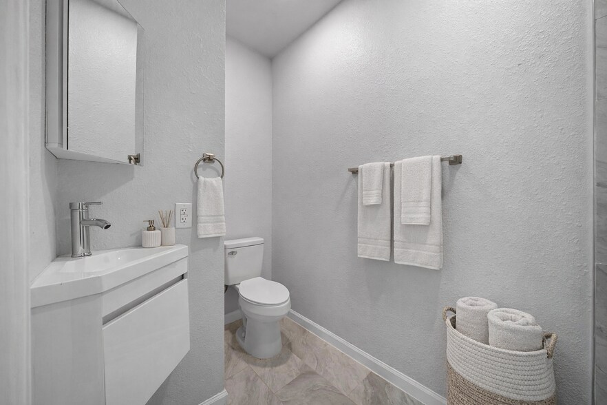 More Photos Of 715 28th St, Galveston Multifamily For Sale