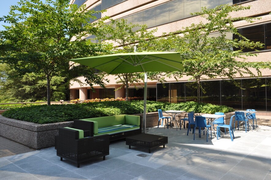 More Photos Of 8300 Boone Blvd, Vienna Office For Lease