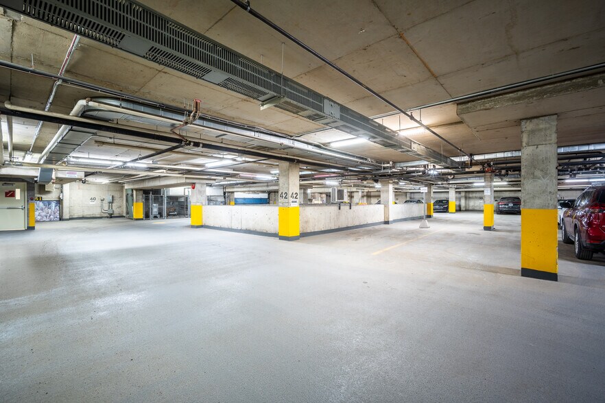 More Photos Of 8000 Boul Décarie, Montréal Office For Lease