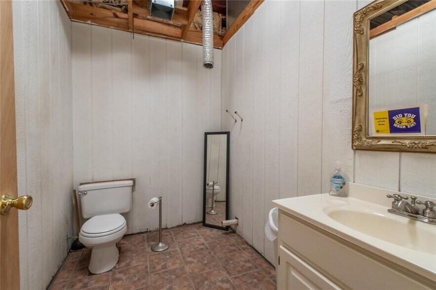 More Photos Of 233 Hwy 75, Sycamore Restaurant For Sale