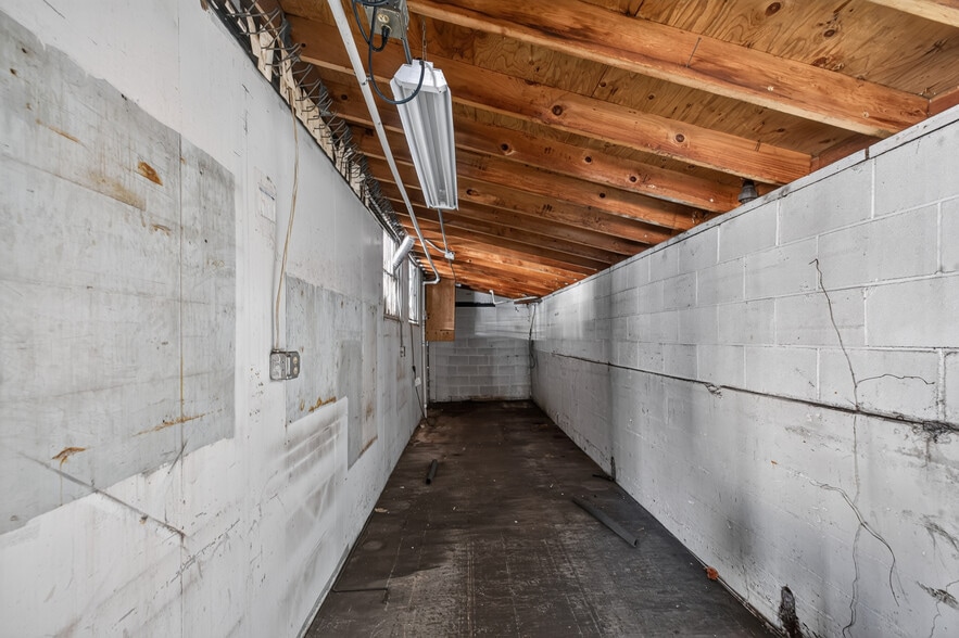 More Photos Of 1058 N State St, Bellingham General Retail For Sale