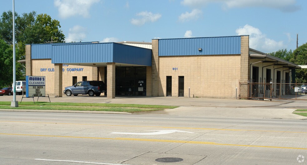 More Photos Of 301 Ml King Jr Pky, Beaumont Service For Sale