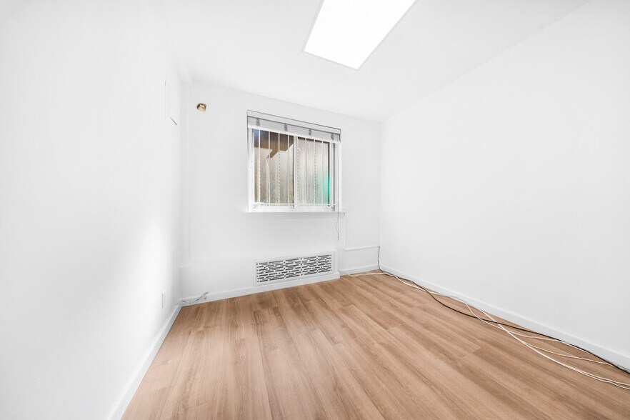 More Photos Of 2302 29th St, Astoria Office For Lease