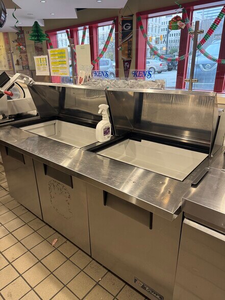 More Photos Of 928 Main St, Columbia Restaurant For Lease