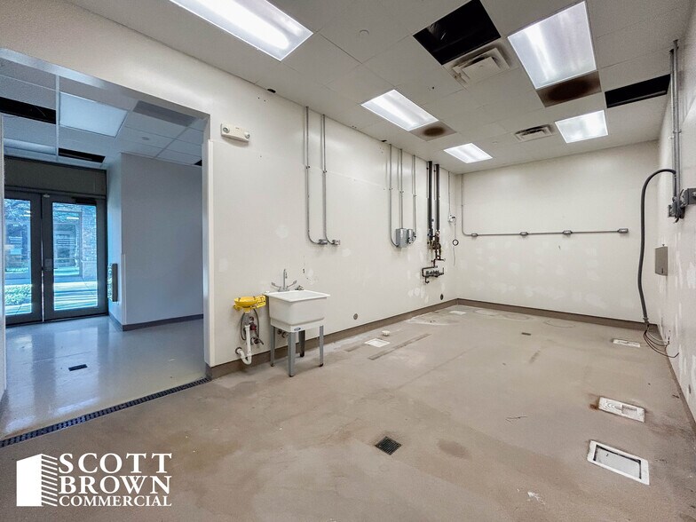 More Photos Of 2700 Village Pky, Highland Village Office For Lease