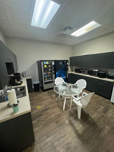 More Photos Of 7405 28th Street Ct E, Sarasota Warehouse For Lease