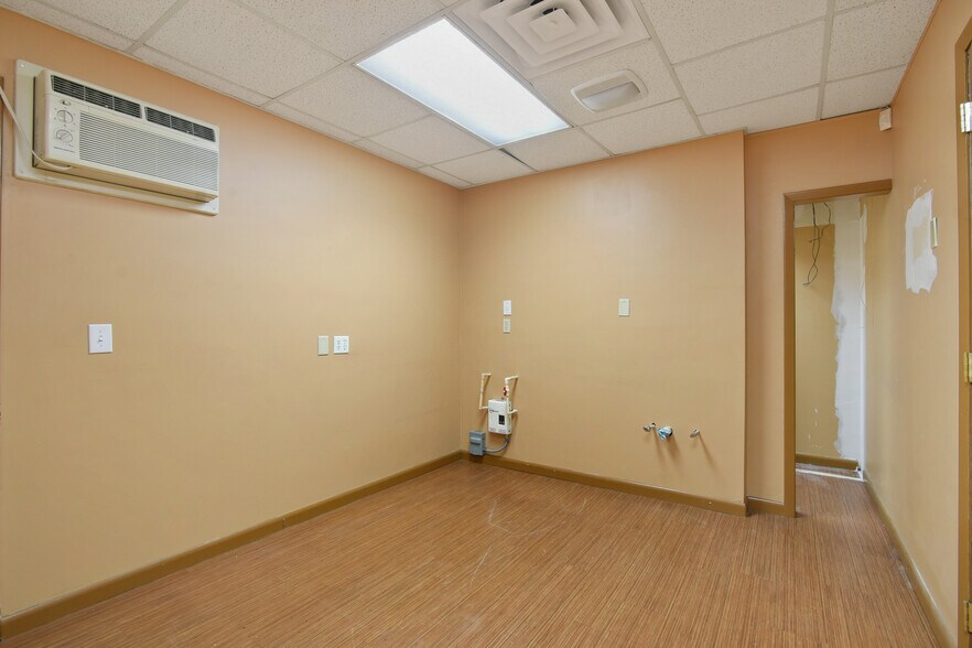 More Photos Of 953 Lane Ave S, Jacksonville Medical For Lease