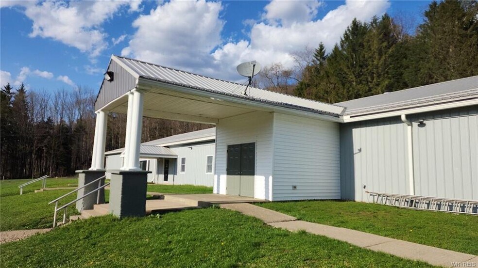 More Photos Of 4250 N State St, Salamanca Freestanding For Sale