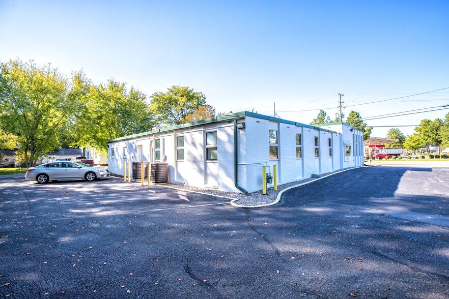 More Photos Of 645 Penniman Rd, Williamsburg Bank For Sale