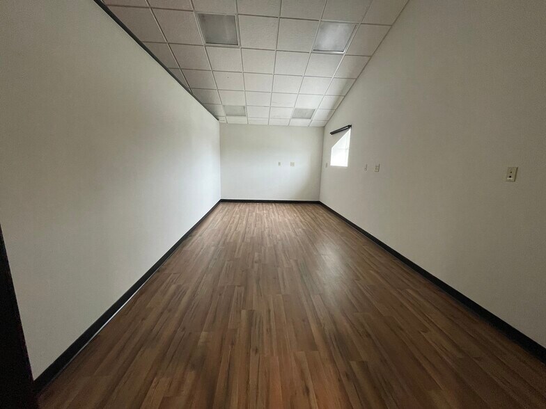 More Photos Of 4405 Dorchester Rd, Charleston Freestanding For Lease