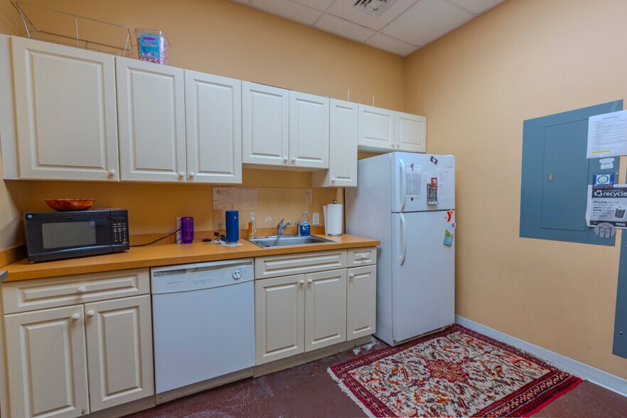 More Photos Of 411-413 E Liberty St, Savannah Office For Sale