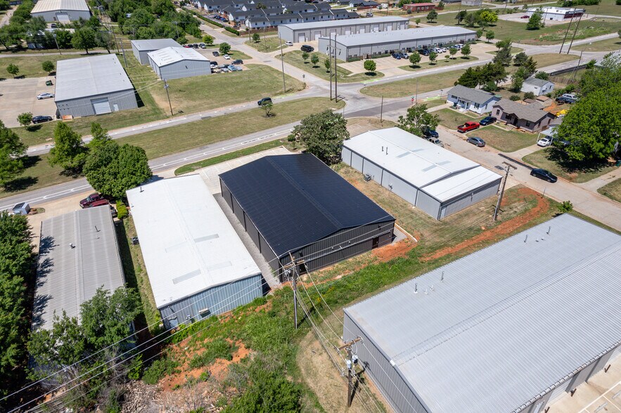 More Photos Of 8610 N Classen Blvd, Oklahoma City Warehouse For Lease