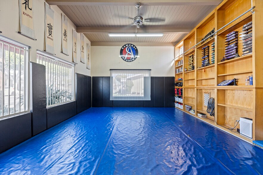 More Photos Of 906 E Commonwealth Ave, Fullerton Storefront For Sale