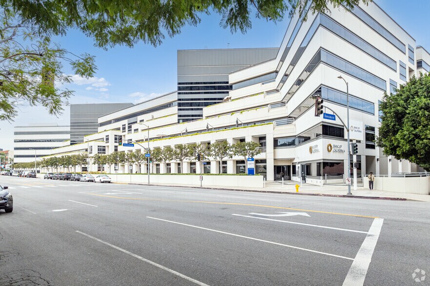 More Photos Of 15821 Ventura Blvd, Encino Office For Lease