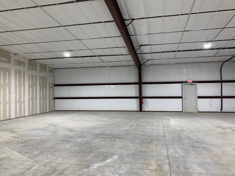 More Photos Of 1905 Longmire Rd, Conroe Unknown For Lease