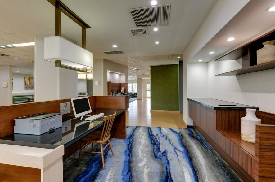 More Photos Of 1111 N Lorraine St, Hutchinson Hotel For Sale