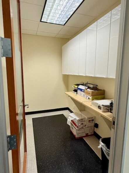 More Photos Of 14101 Valleyheart Dr, Sherman Oaks Office For Lease