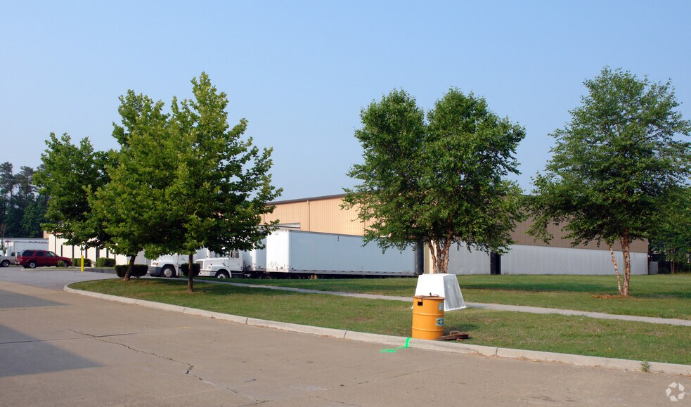 More Photos Of 3813 Cook Blvd, Chesapeake Distribution For Lease