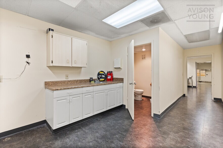 More Photos Of 175 Semoran Commerce Pl, Apopka Light Distribution For Sale