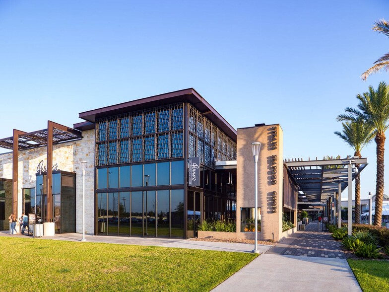 More Photos Of 500 Baybrook Mall, Friendswood Unknown For Lease