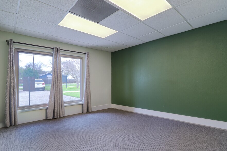 More Photos Of 303 Morrow St, Georgetown Storefront Retail Office For Sale