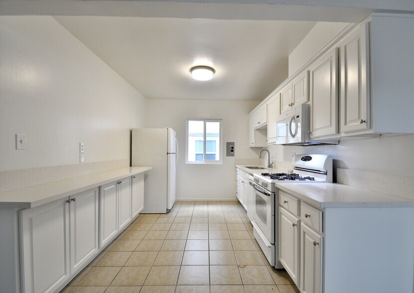 More Photos Of 1818-1820 12th St, Manhattan Beach Apartments For Sale