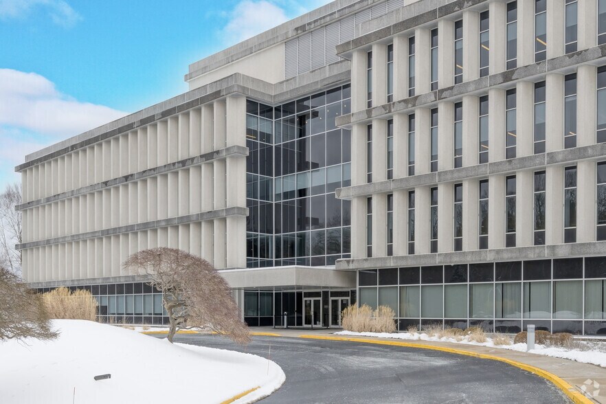 More Photos Of 700 Quaker Ln, Warwick Office For Lease