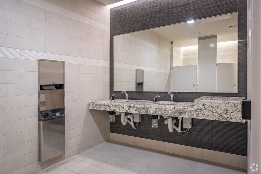 More Photos Of 9950 Woodloch Forest Dr, The Woodlands Office For Lease