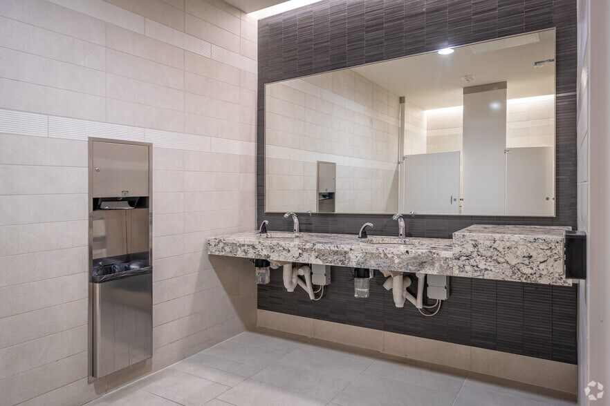 More Photos Of 9950 Woodloch Forest Dr, The Woodlands Office For Lease