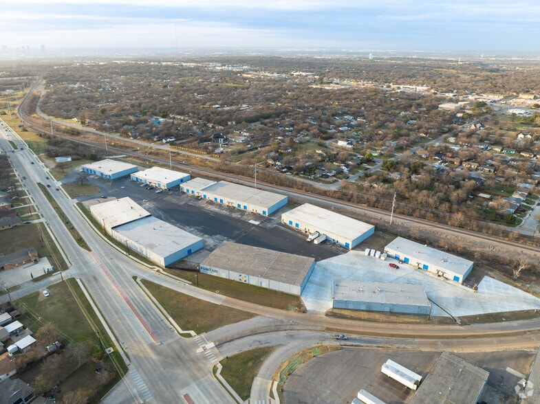 More Photos Of 5721 E Rosedale St, Fort Worth Unknown For Lease